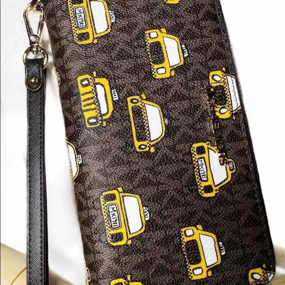 NWT Michael Kors Cute Wristlet - Picture 5 of 7